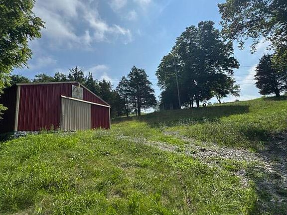 2nd image of 860 Snavely Rd