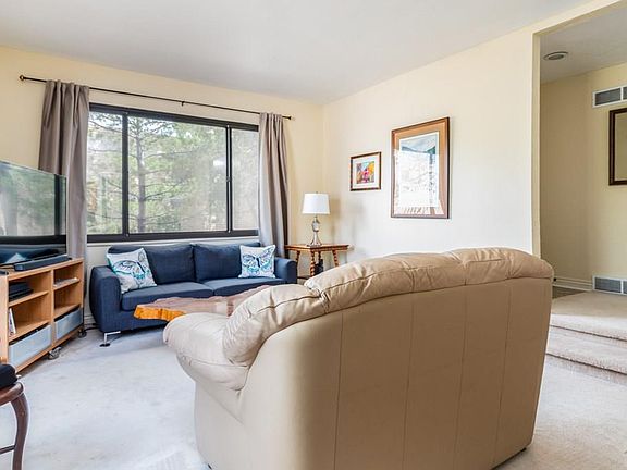 4th image of 2 Villa Dr