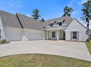 208 Lake Ridge Dr, Madison, MS 39110