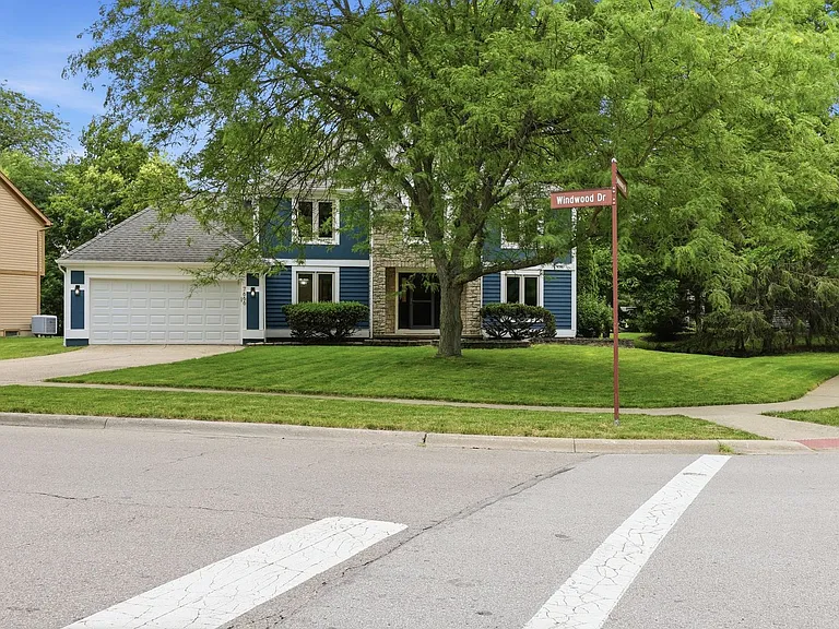 7666 Windwood Dr — Photo 3