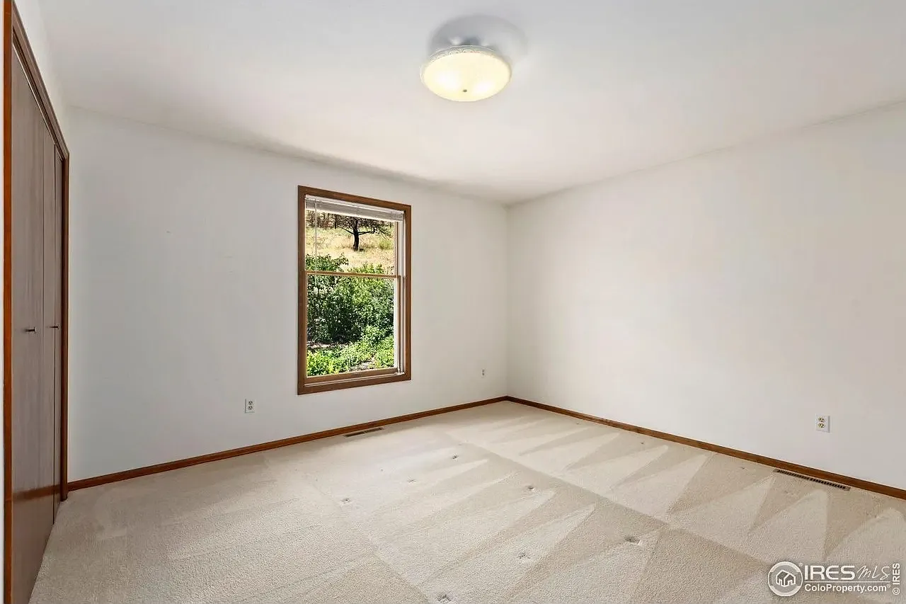 5 bed, 3610 sqft, $1,100 — Photo 1