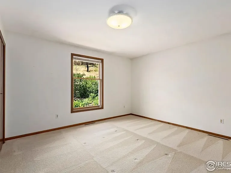 1125 Stone Canyon Rd — Photo 1