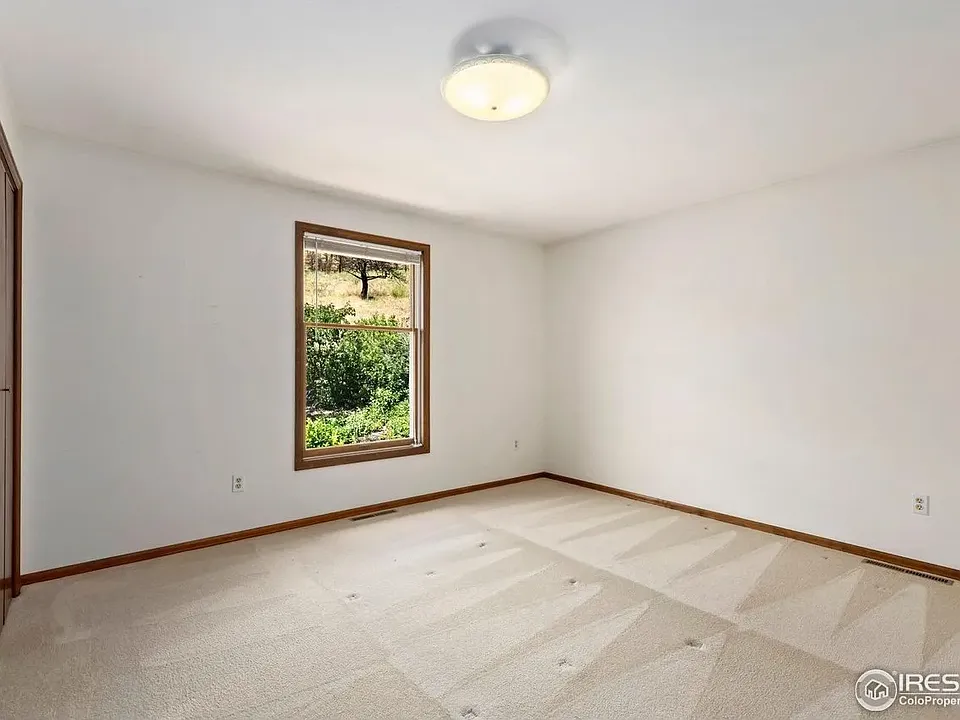 1125 Stone Canyon Rd
