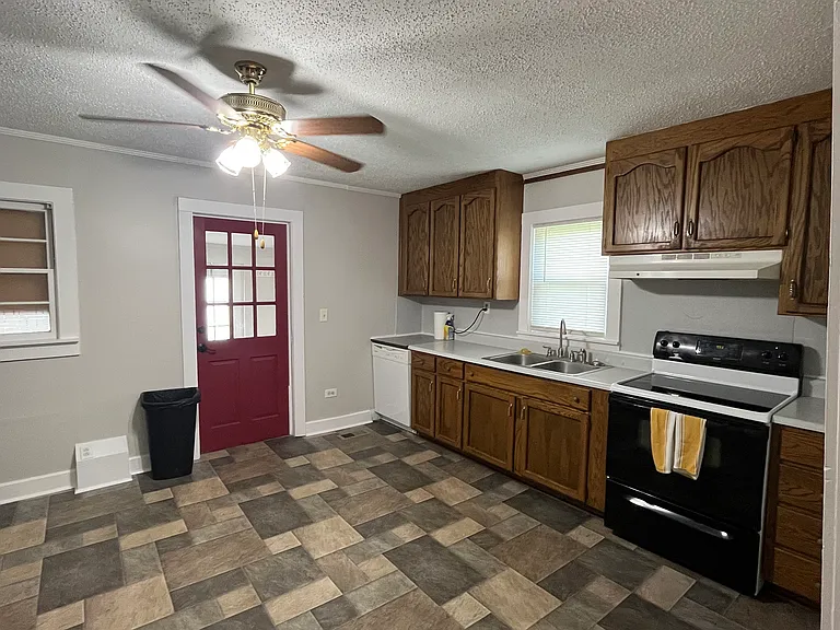 1135 McBrides Branch Rd — Photo 9