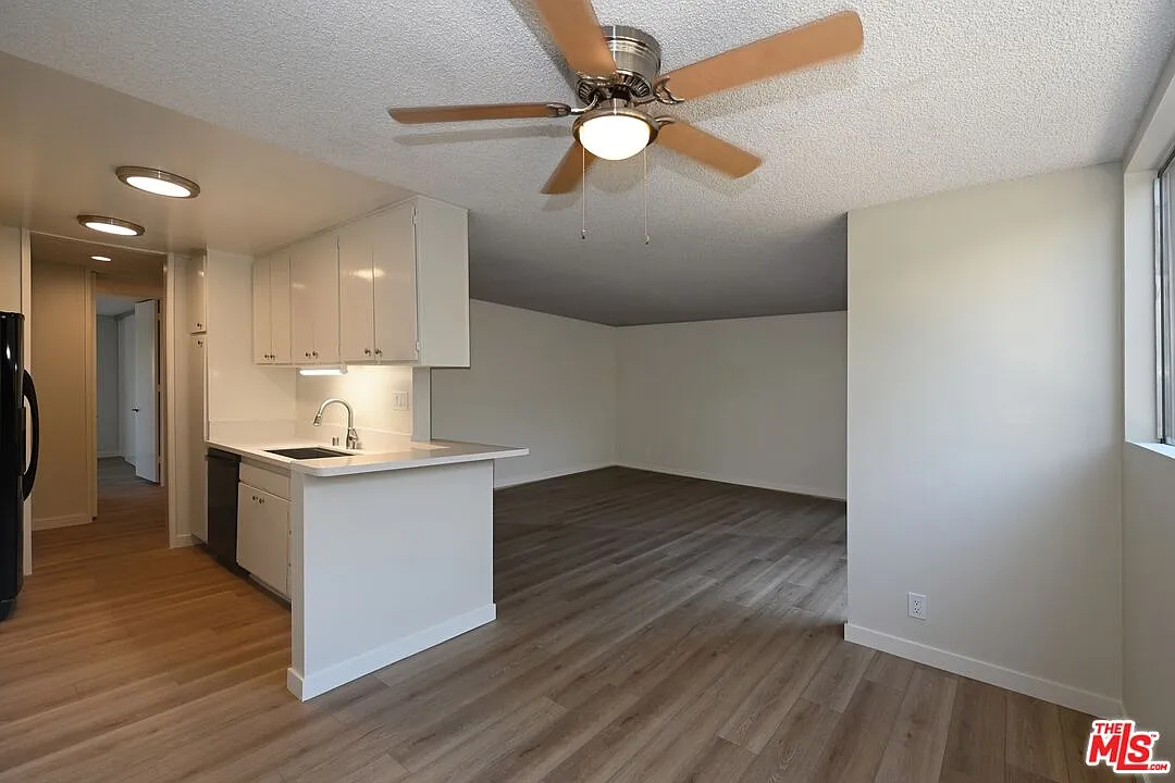 2 bed, 2.0 bath, 1028 sqft, $3,300 — Photo 4