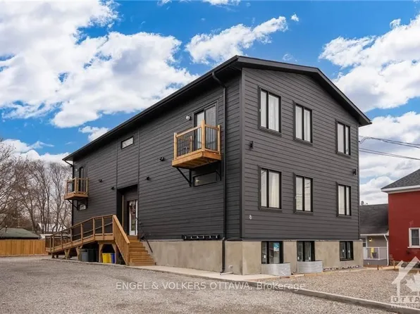 8 Philip St #5, Smiths Falls, ON K7A 3L6