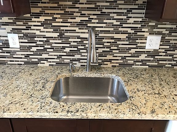 Stainless steal kitchen sink wMith modern faucet