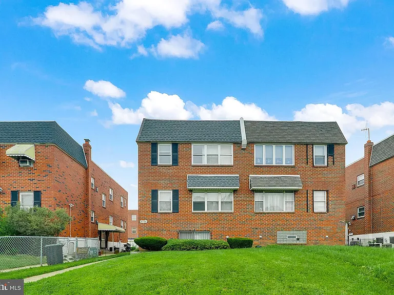 9754 E Roosevelt Blvd #1 — Photo 2