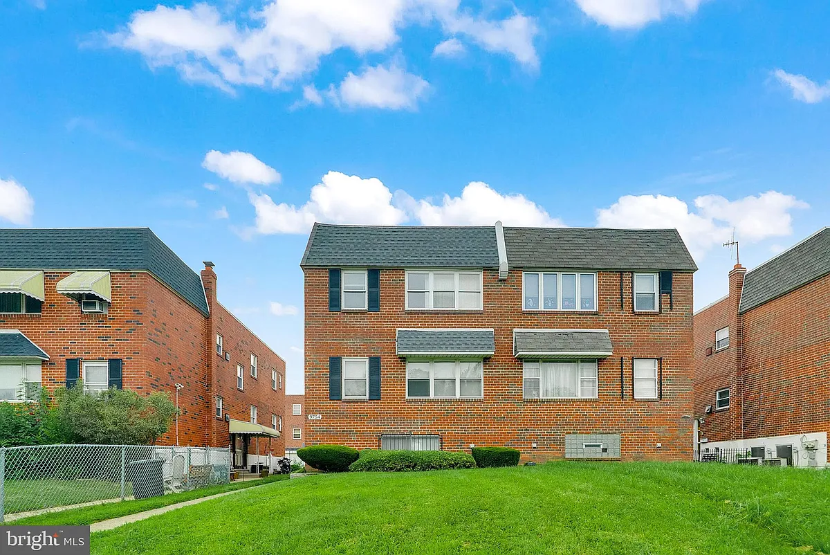 Building Photo - 9754 E Roosevelt Blvd #1