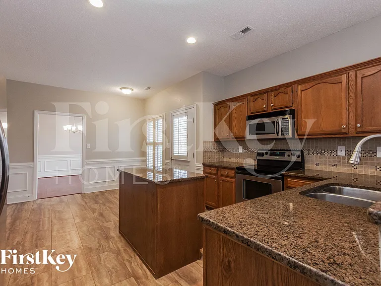 2601 Kirkholm Dr — Photo 8