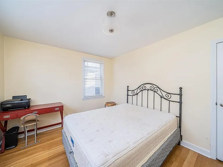 118 W 46th St — Photo 18