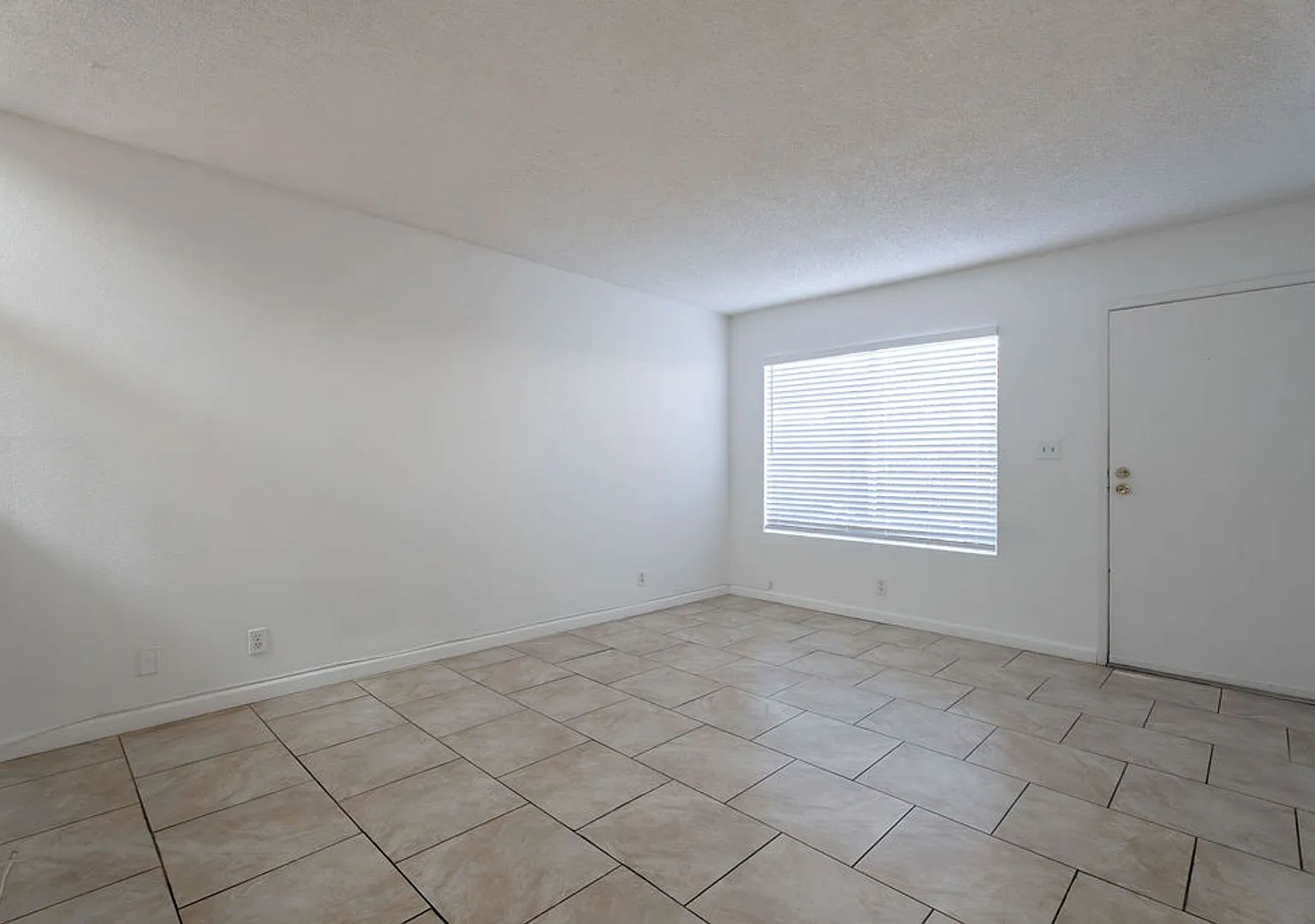 1722 East University Avenue #7, Las Vegas, NV 89119 — Photo 3