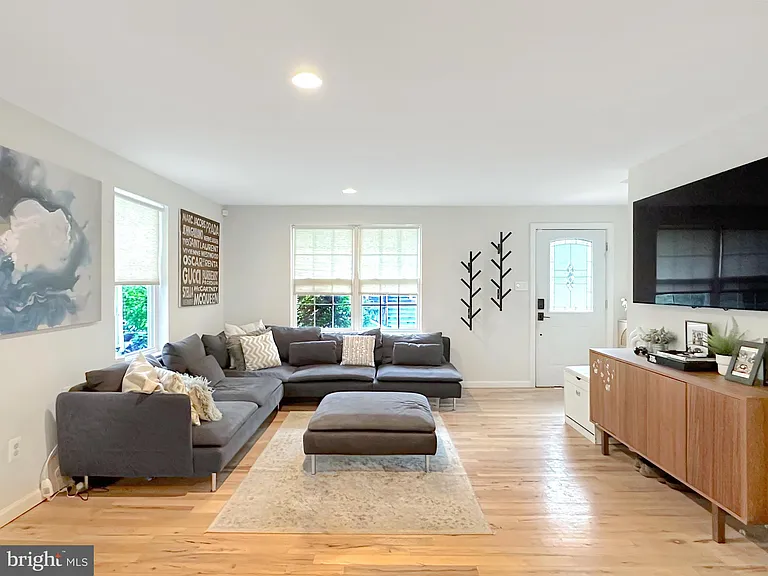 717 Brook St — Photo 6