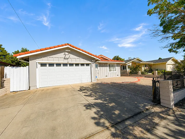 4543 Sloat Rd — Photo 15
