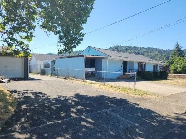 583 W Hazel St, Roseburg, OR 97471