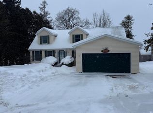 14242 Hill St, Presque Isle, MI 49777