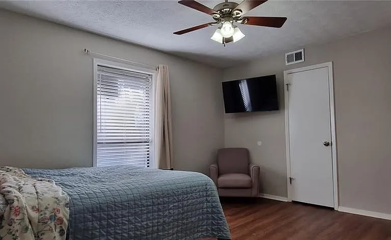 704 Dunbar Dr — Photo 9