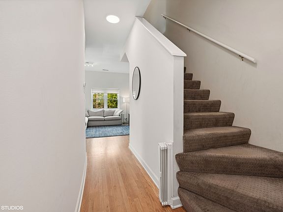 2nd image of 4646 N Beacon St APT 204