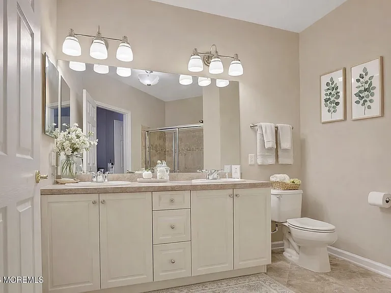 631 Sloan Ct — Photo 6