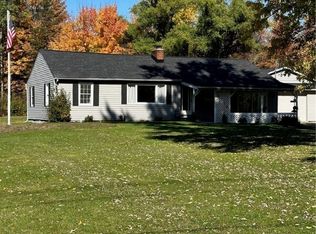 8114 Bainbridge Rd, Chagrin Falls, OH 44023