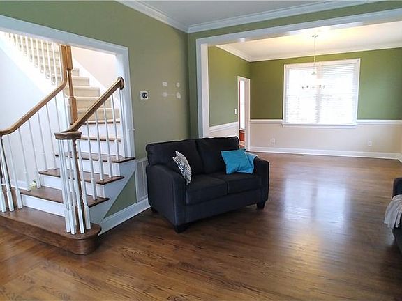 5th image of 806 Haddington Ct N