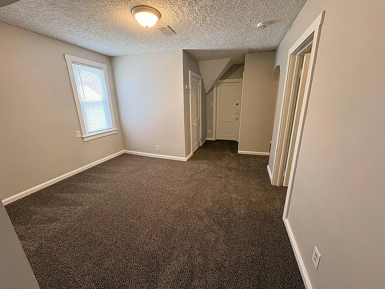 1033 E Mulberry St #B — Photo 14