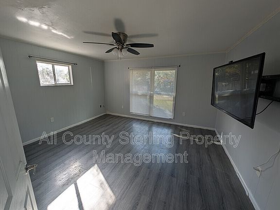 4th image of 2691 SE 31st St