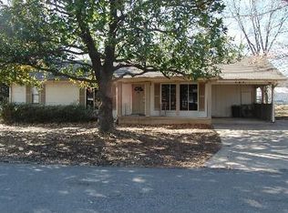 903 Grace St, Poteau, OK 74953