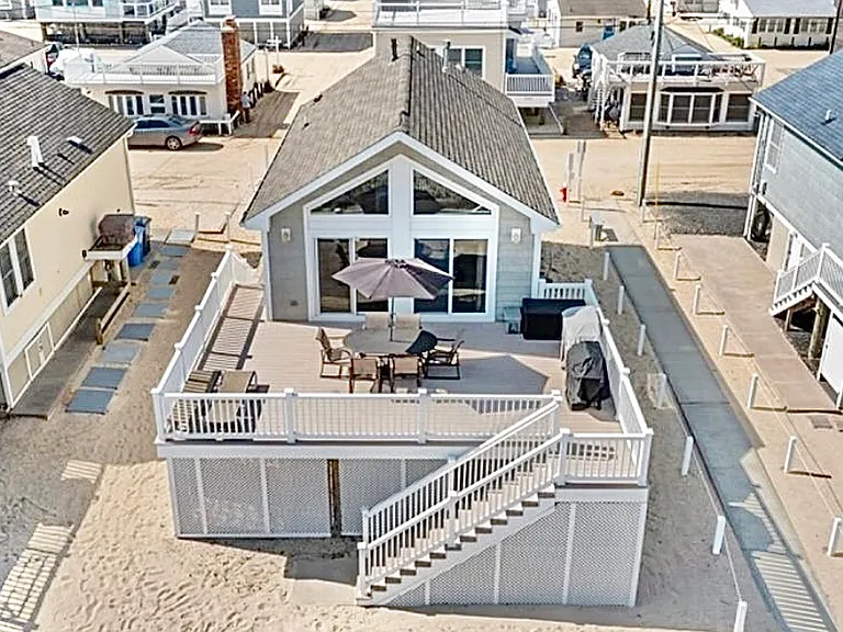 3290 Seaview Rd — Photo 1