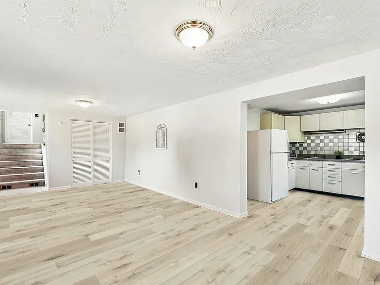 7608 Wellesley Dr — Photo 6