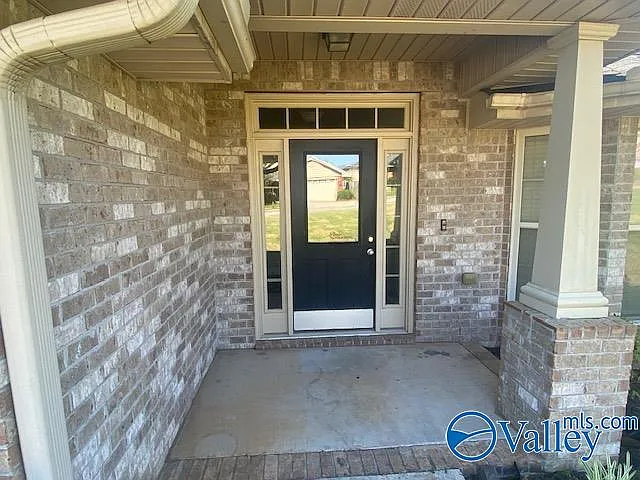 3 bed, 2.0 bath, 2210 sqft, $1,995 — Photo 3