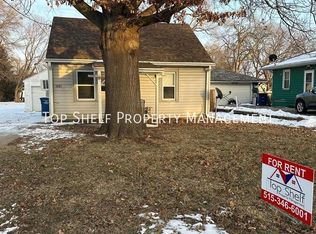 1221 E 27th Ct, Des Moines, IA 50317