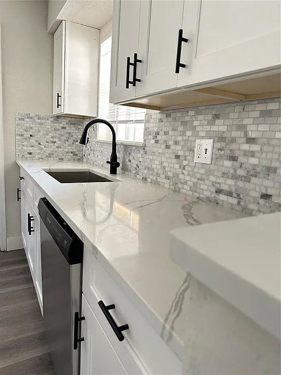 Building Photo - 833 Riverside Dr #831