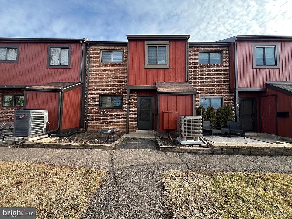 1st image of 141 Larchwood Ct
