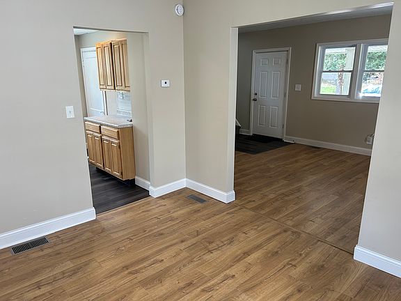 4th image of 60 Mansfield Ave