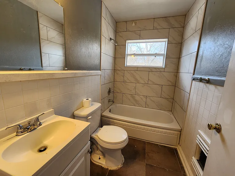 1504 Allen St — Photo 5