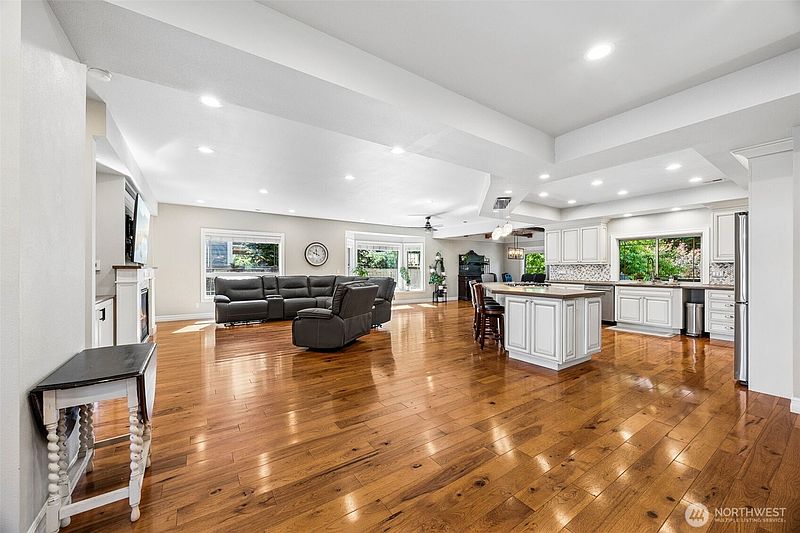 4th image of 3202 170th Avenue E