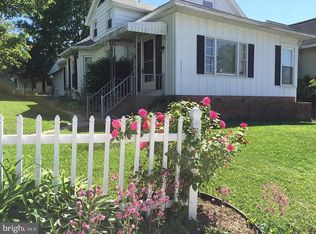 28 W Maple St, Dallastown, PA 17313