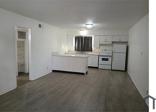 2nd image of 428 N Effie St #D