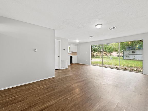 3rd image of 408 Grantham Rd