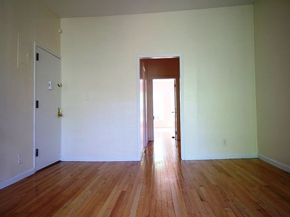 2nd image of 312 Stuyvesant Ave