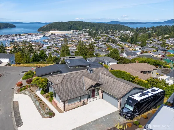 2016 Piper Circle, Anacortes, WA 98221
