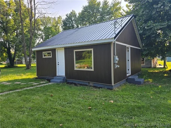 179 North Street, Austin, IN 47102