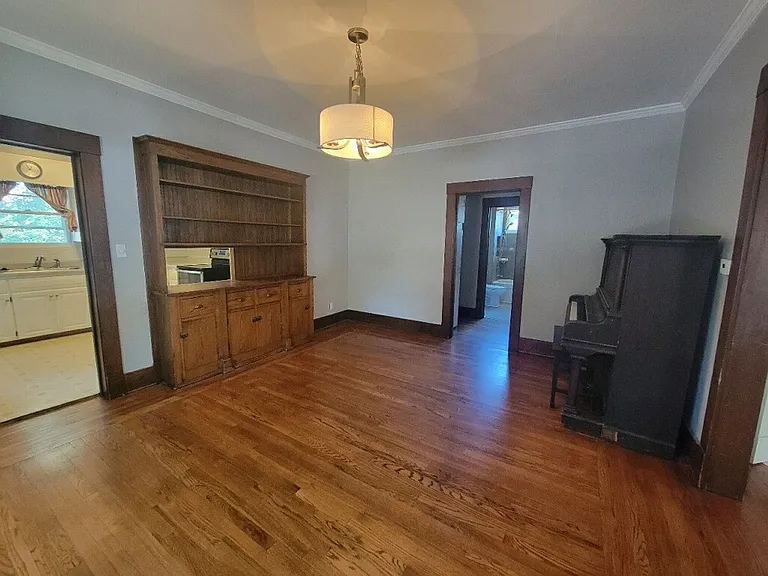 1104 N Institute St — Photo 5