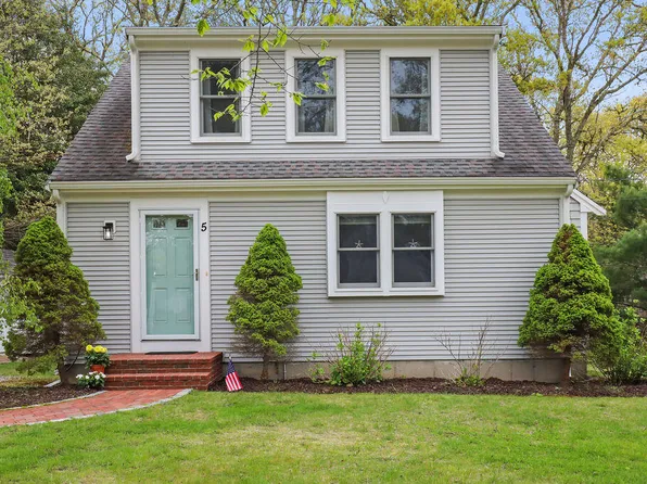 5 Deerfield Road, Mashpee, MA 02649