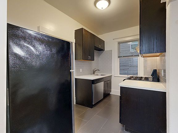 3rd image of 720 Jones St #9