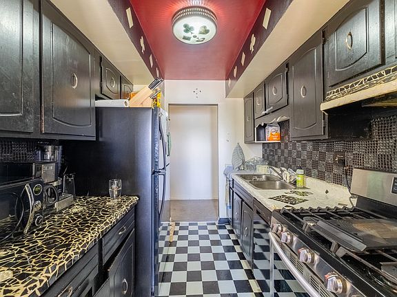 4th image of 2222 Country Club Dr APT 11