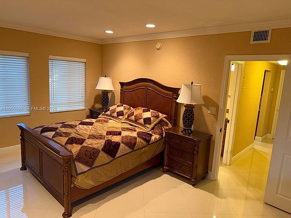 3rd image of 830 NE 20th Ave #3