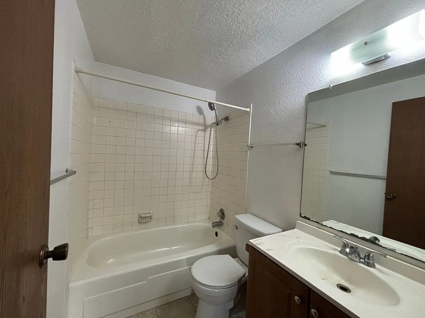 423 E Dunn — Photo 2