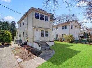 8 Depew St, Huntington, NY 11743